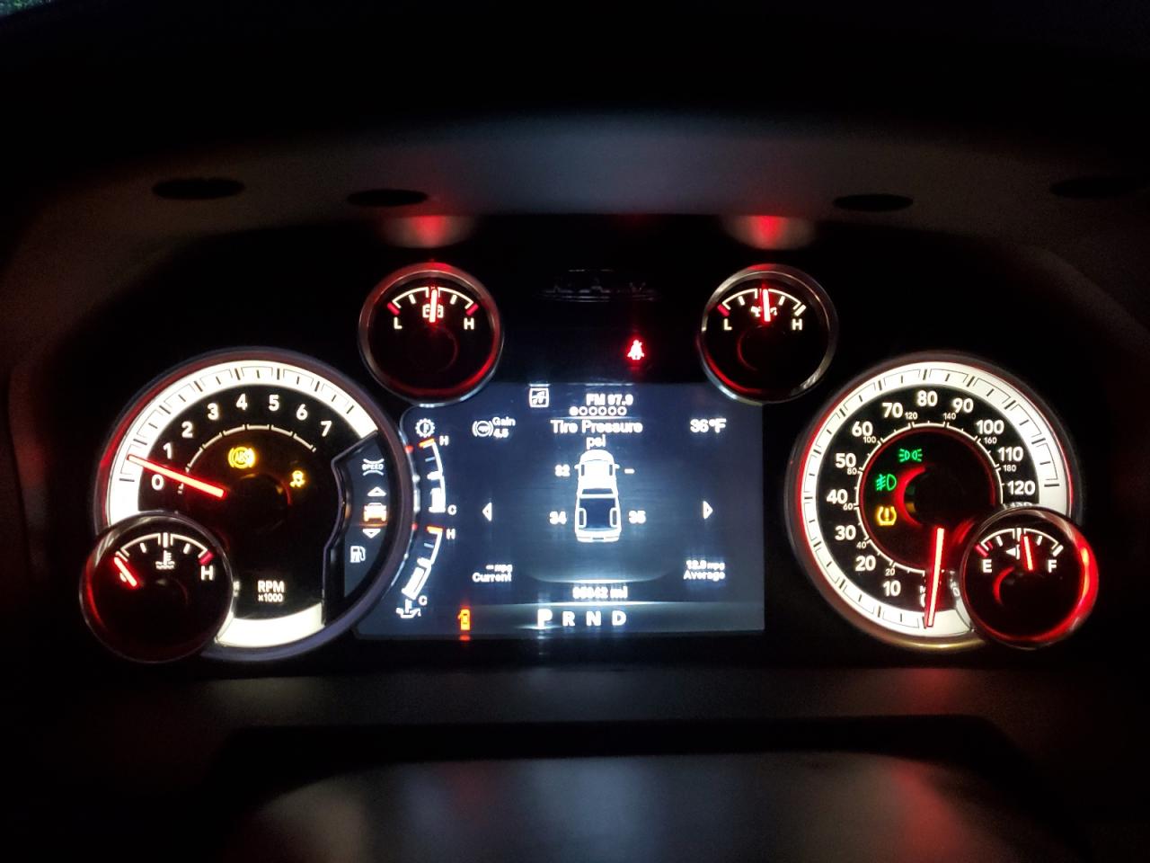 2014 RAM 1500 - Image 9