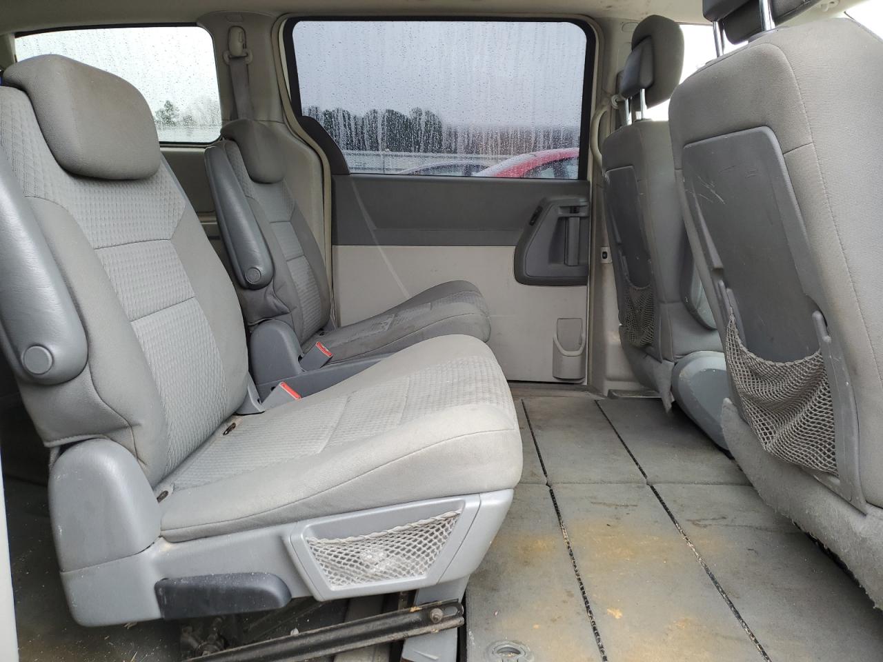 2010 Chrysler Town & Country Touring VIN: 2A4RR5D14AR267169 Lot: 84953024