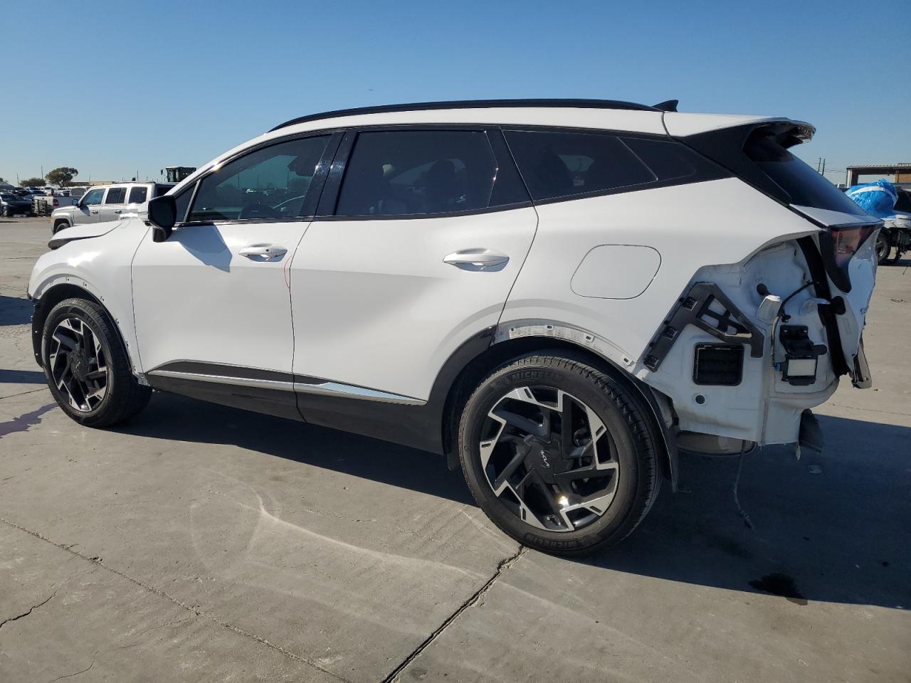2023 Kia Sportage - Image 2