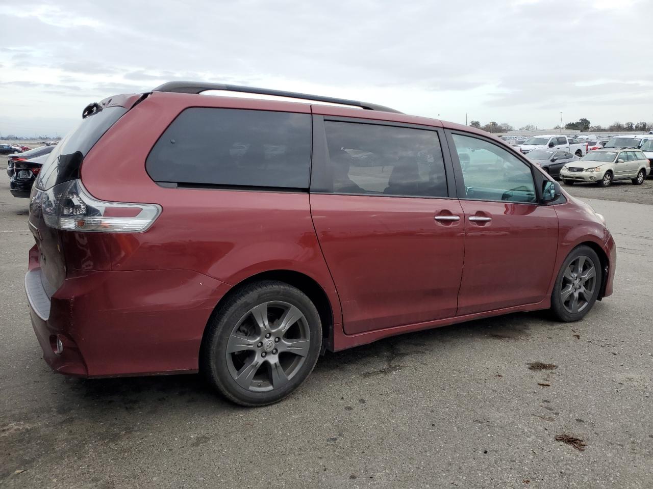 VIN 5TDXZ3DC3HS779056 2017 TOYOTA SIENNA no.3