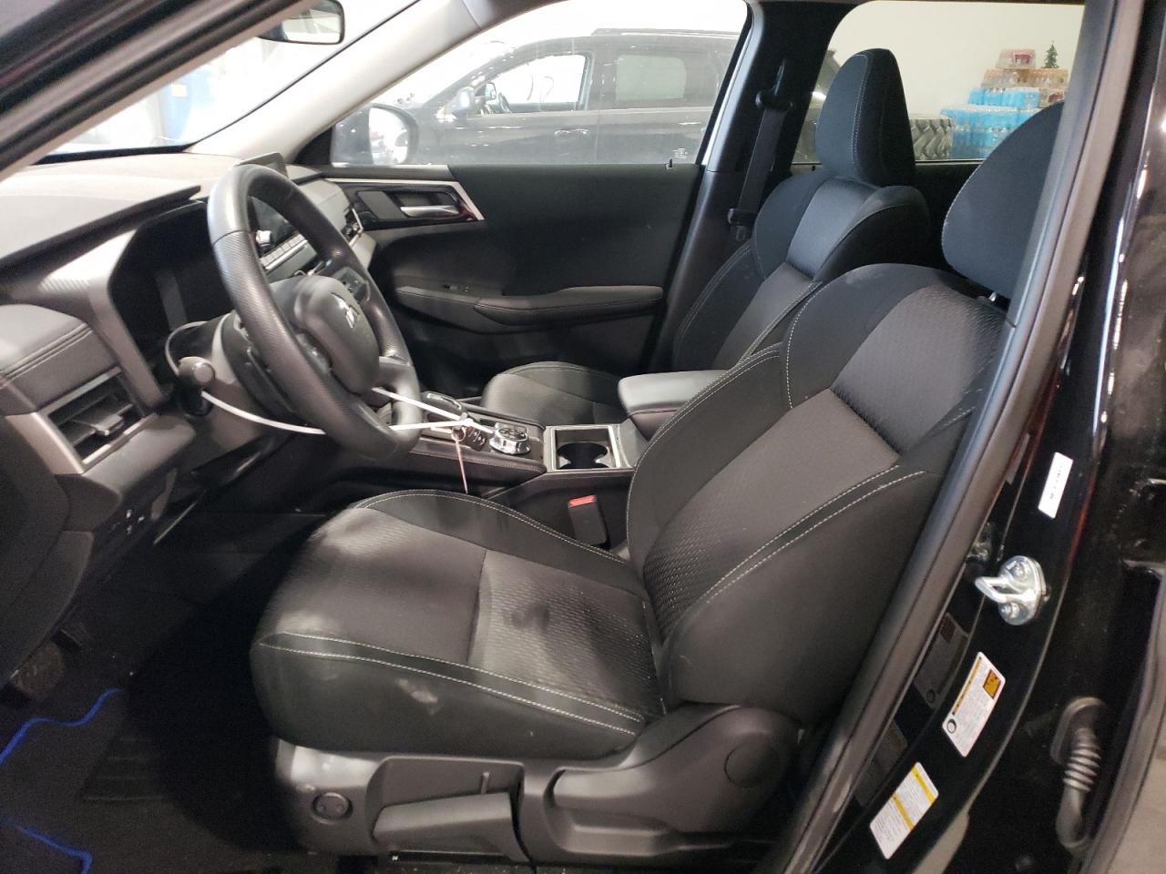 2024 Mitsubishi Outlander - Image 7