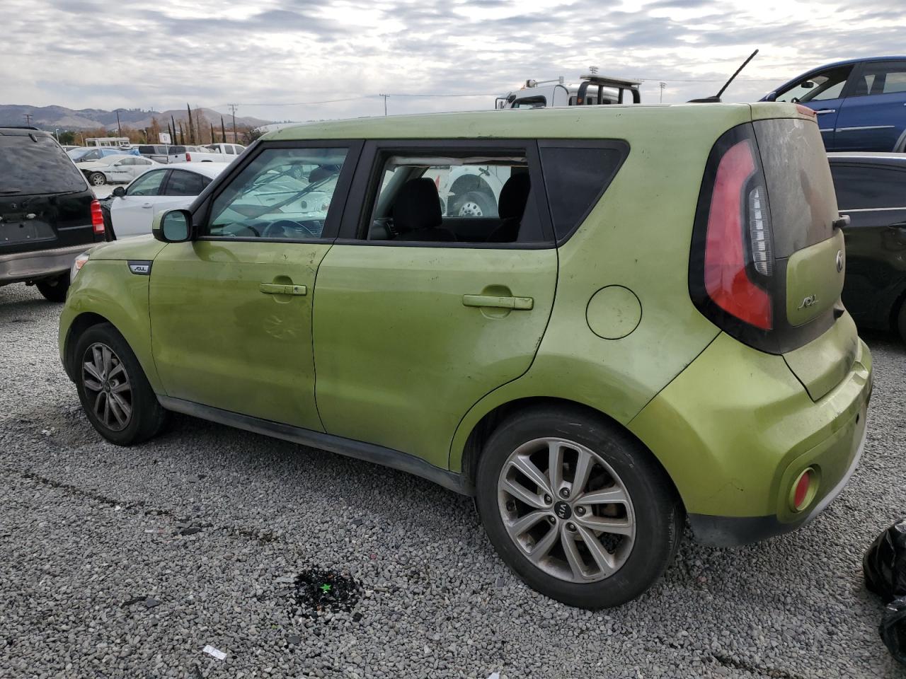 VIN KNDJP3A57K7919175 2019 KIA SOUL no.2