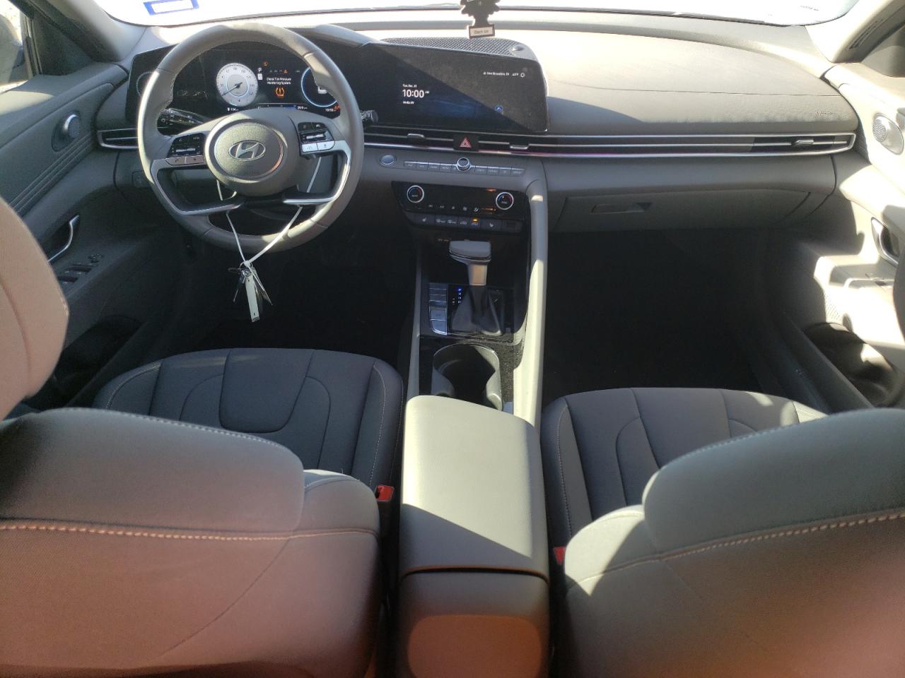 2024 Hyundai Elantra - Image 8
