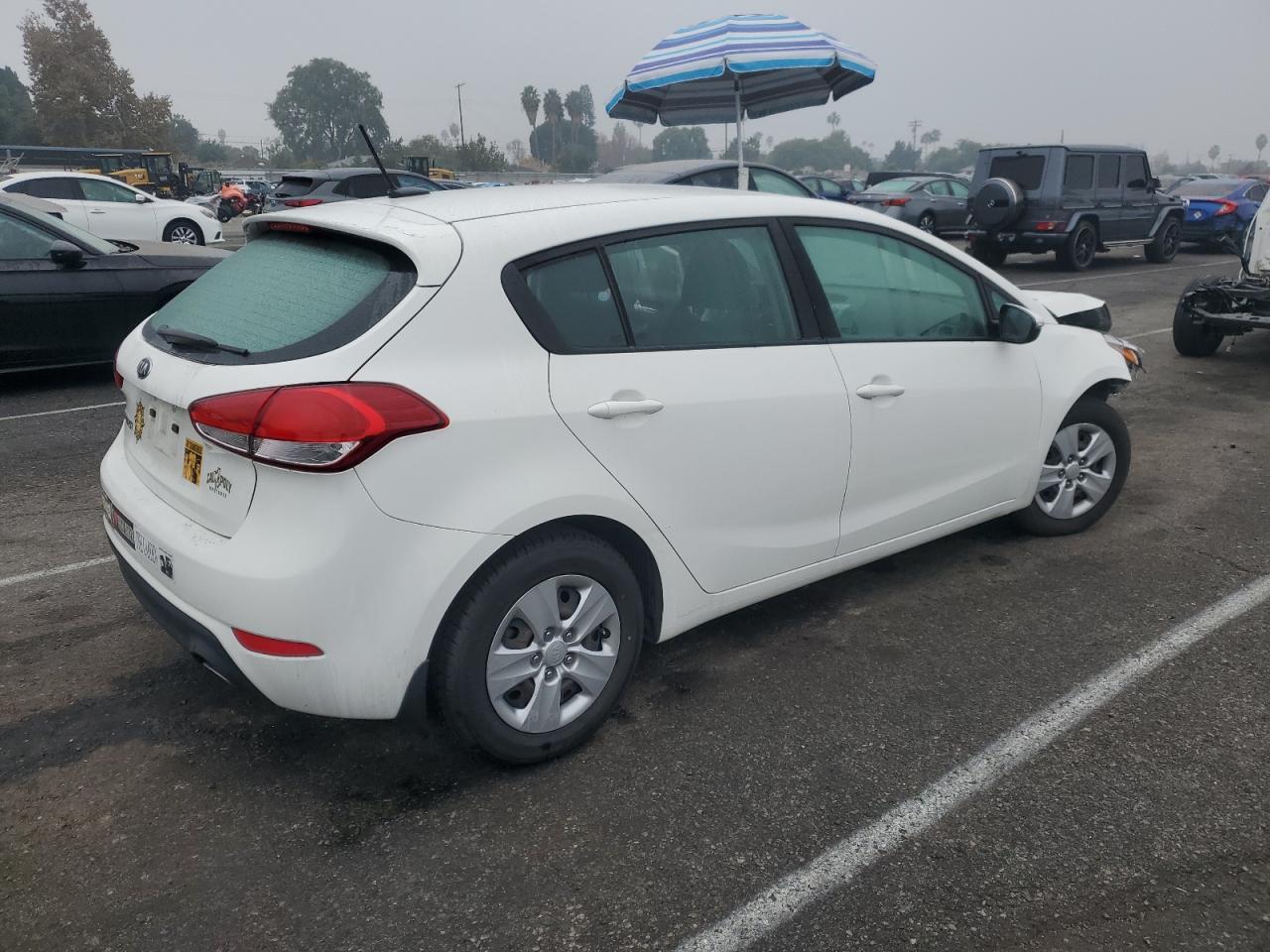 VIN KNAFK5A85J5773795 2018 KIA FORTE no.3