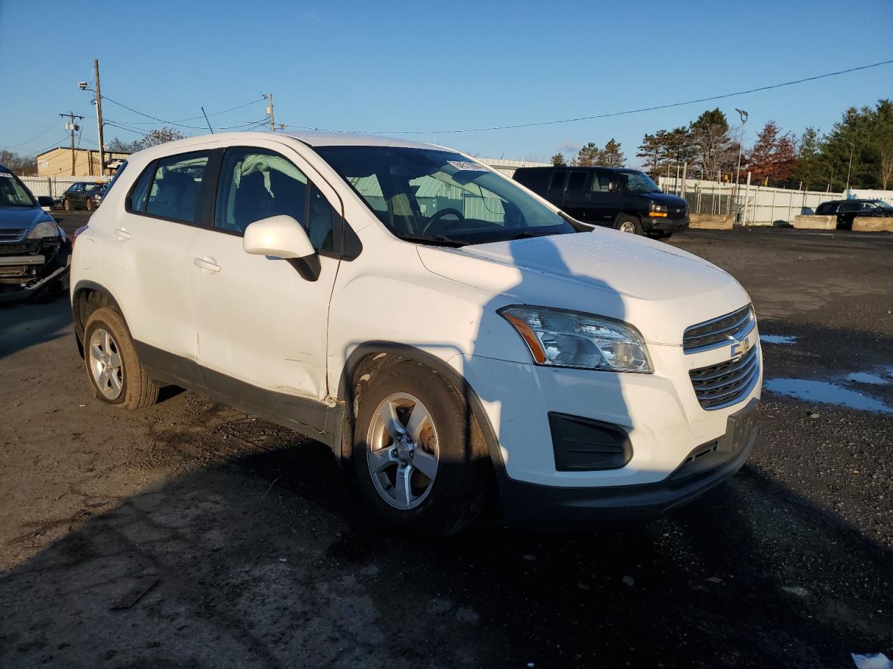 VIN 3GNCJPSB6FL192657 2015 CHEVROLET TRAX no.4