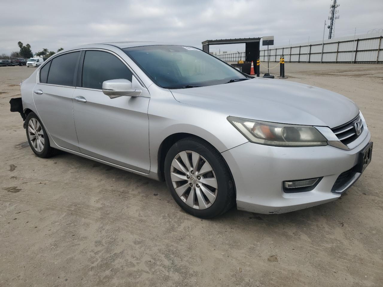 VIN 1HGCR2F81DA009643 2013 HONDA ACCORD no.4