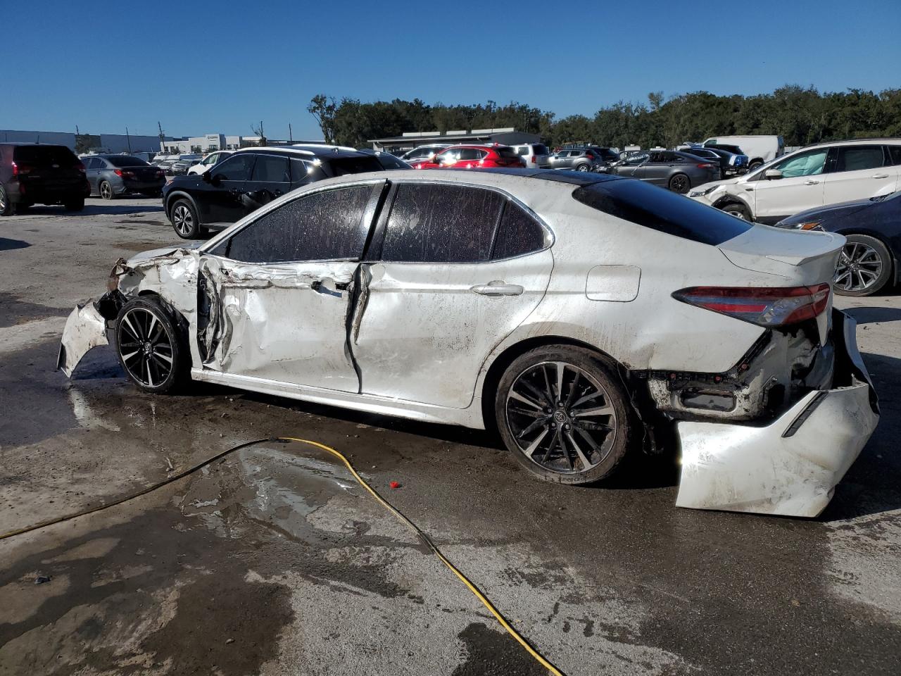 4T1B61HK6JU076590 2018 TOYOTA CAMRY - Image 2