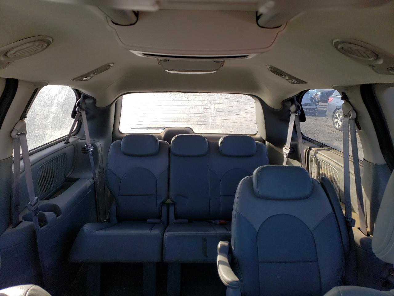 2007 Chrysler Town & Country - Image 10