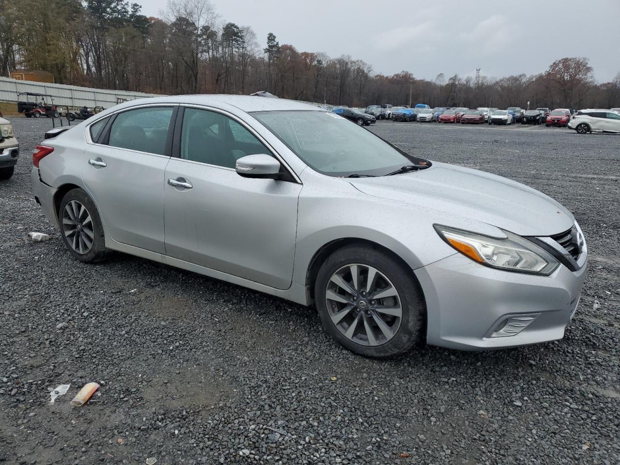 2017 Nissan Altima - Image 4