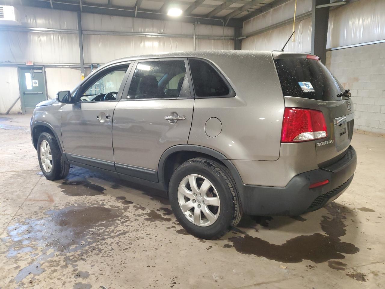 VIN 5XYKT3A11DG401534 2013 KIA SORENTO no.2