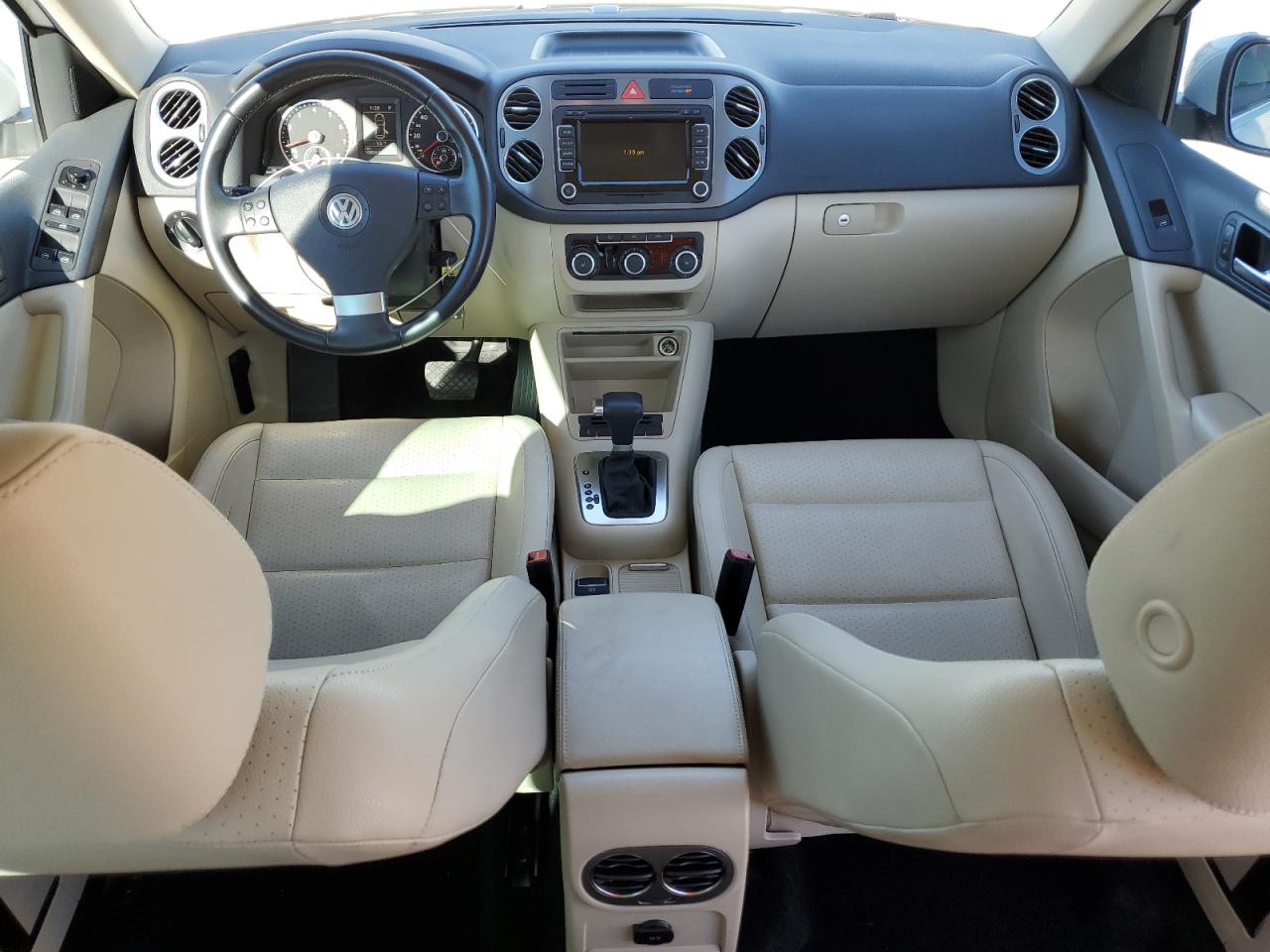 2010 Volkswagen Tiguan - Image 8