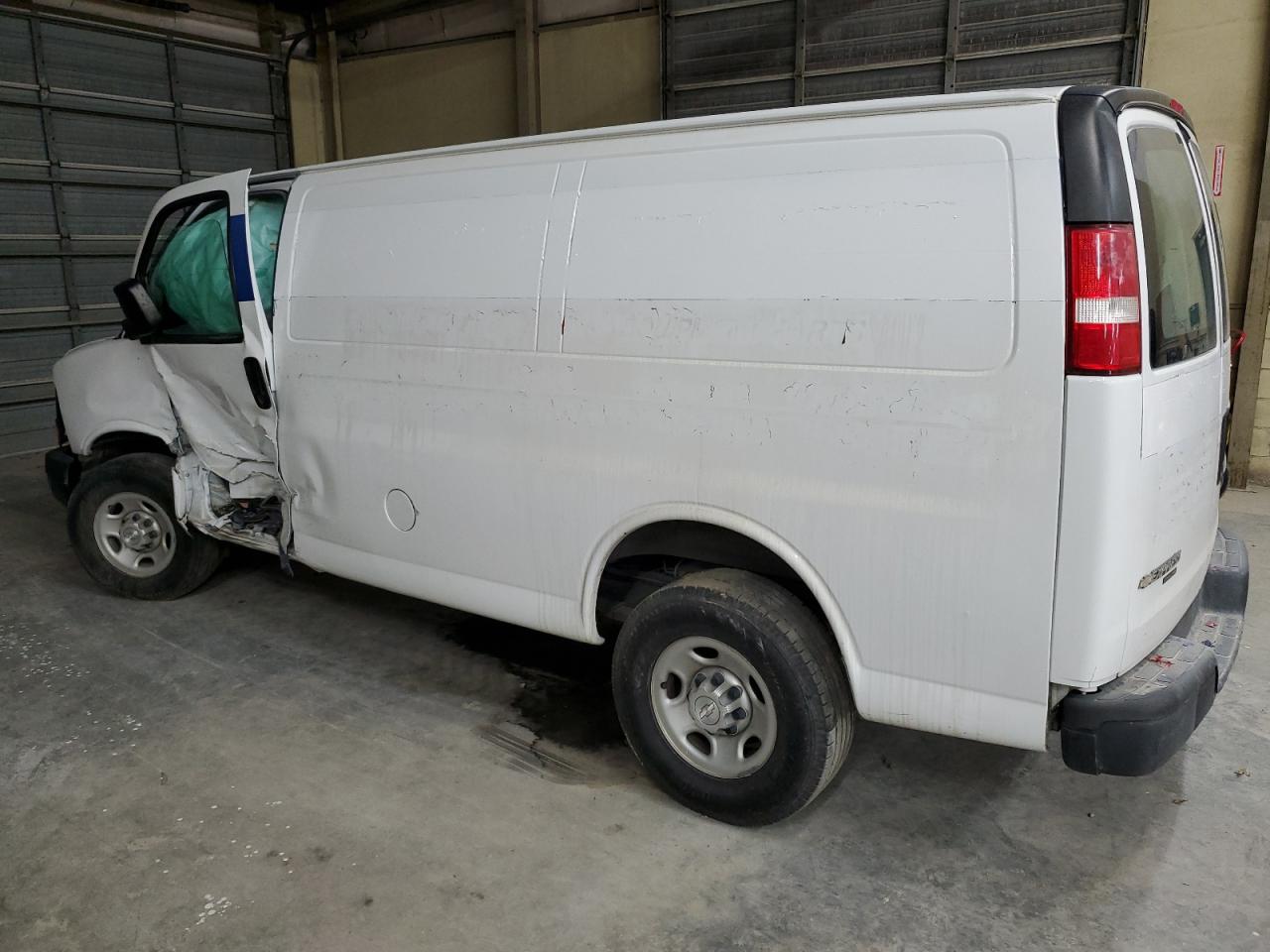2016 Chevrolet Express - Image 2