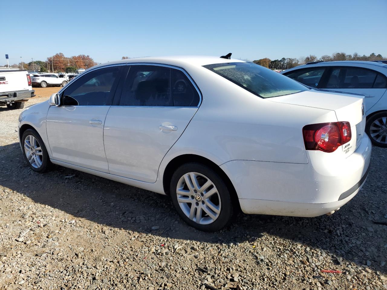 2010 Volkswagen Jetta - Image 2