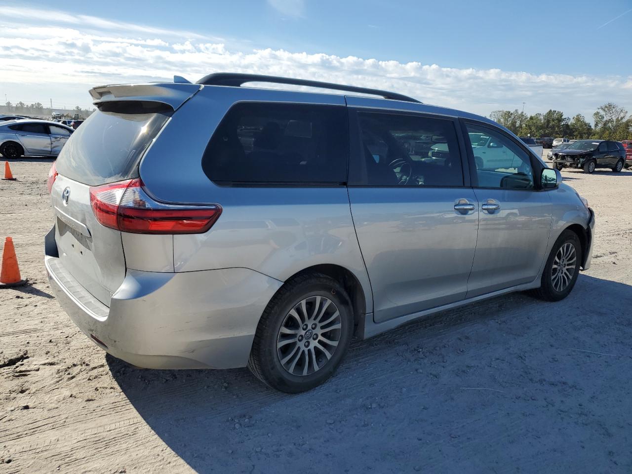 2020 Toyota Sienna - Image 3