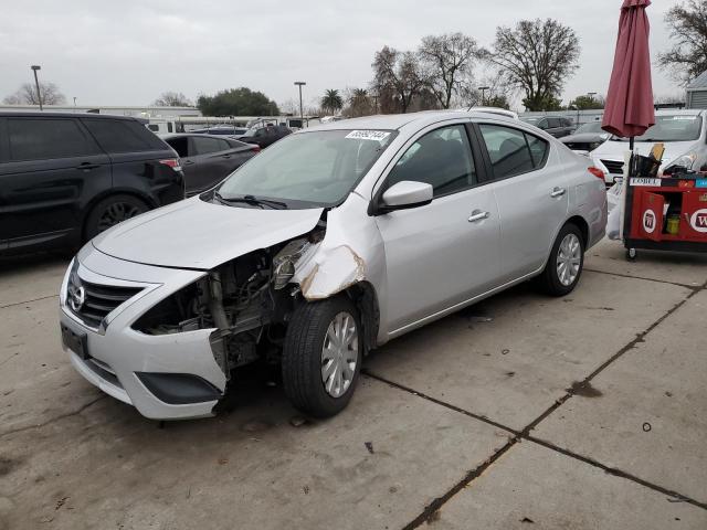  NISSAN VERSA 2015 Srebrny