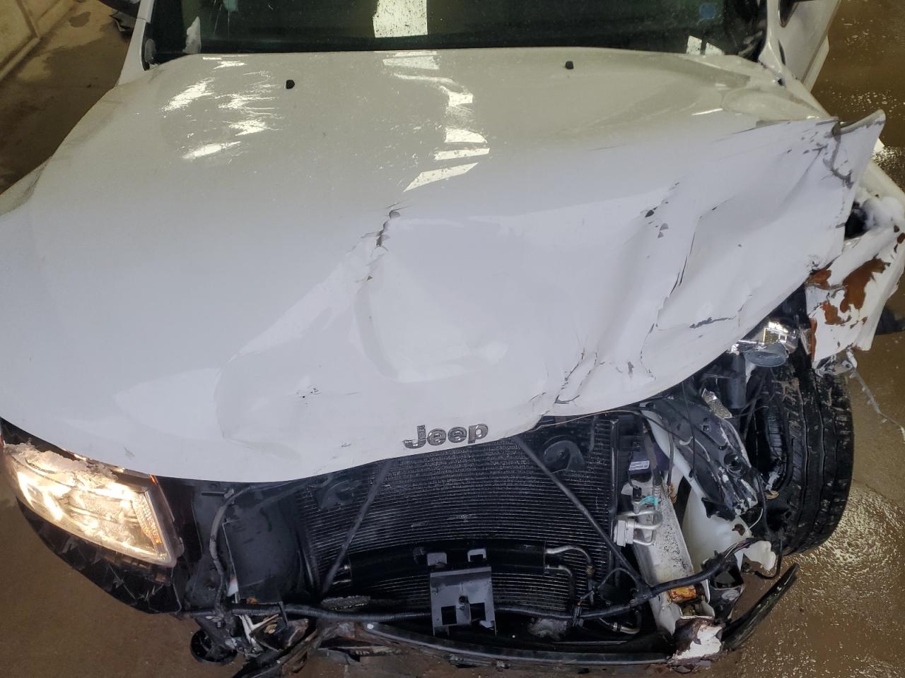 2014 Jeep Grand Cherokee - Image 12
