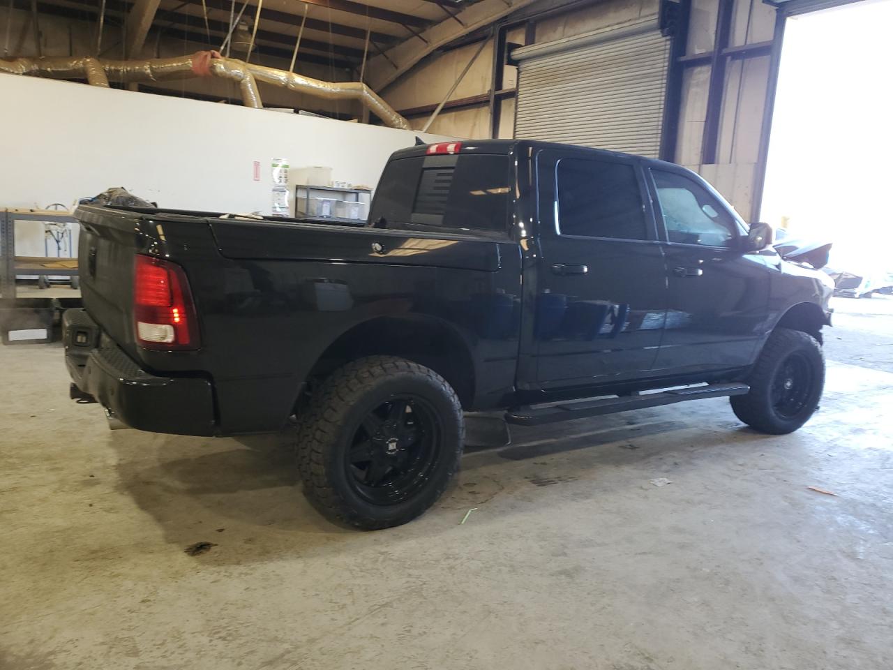 2016 RAM 1500 - Image 3