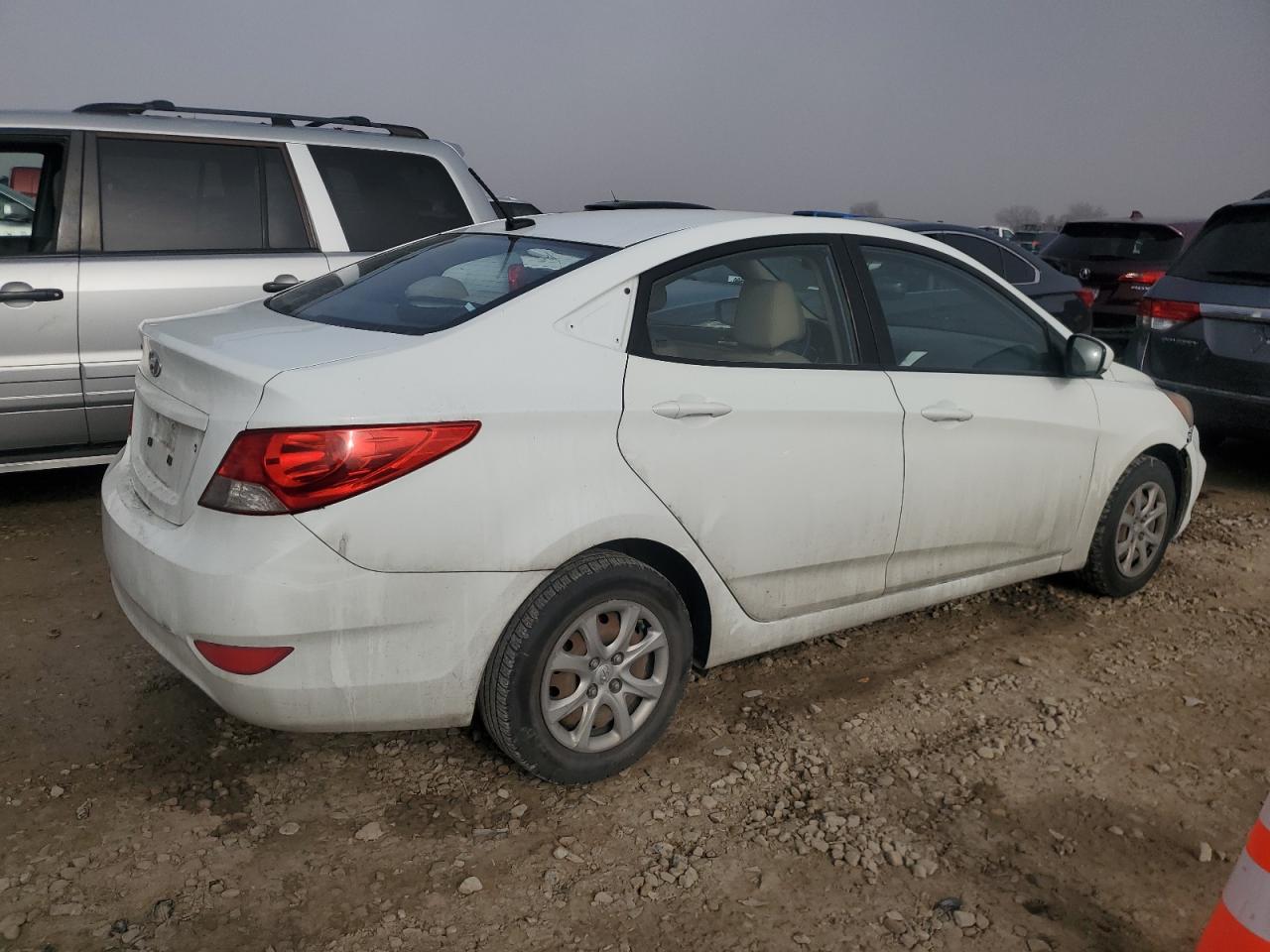 2013 Hyundai Accent - Image 3
