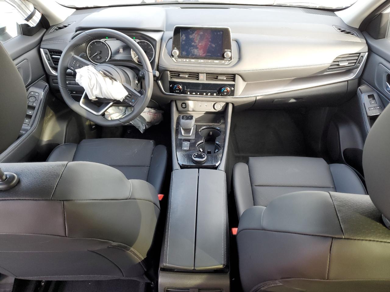 2024 Nissan Rogue - Image 8