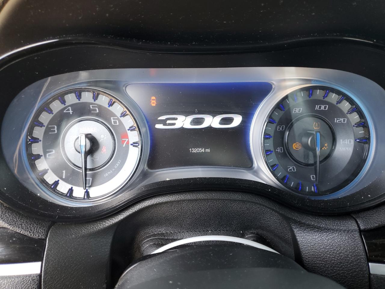 2018 Chrysler 300 - Image 9