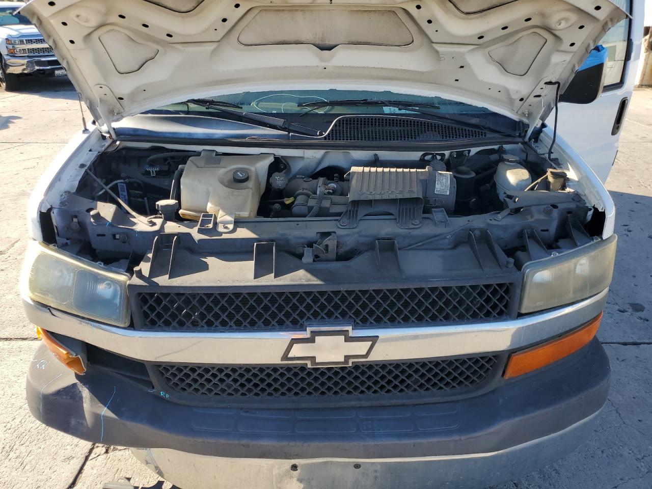 2005 Chevrolet Express - Image 13