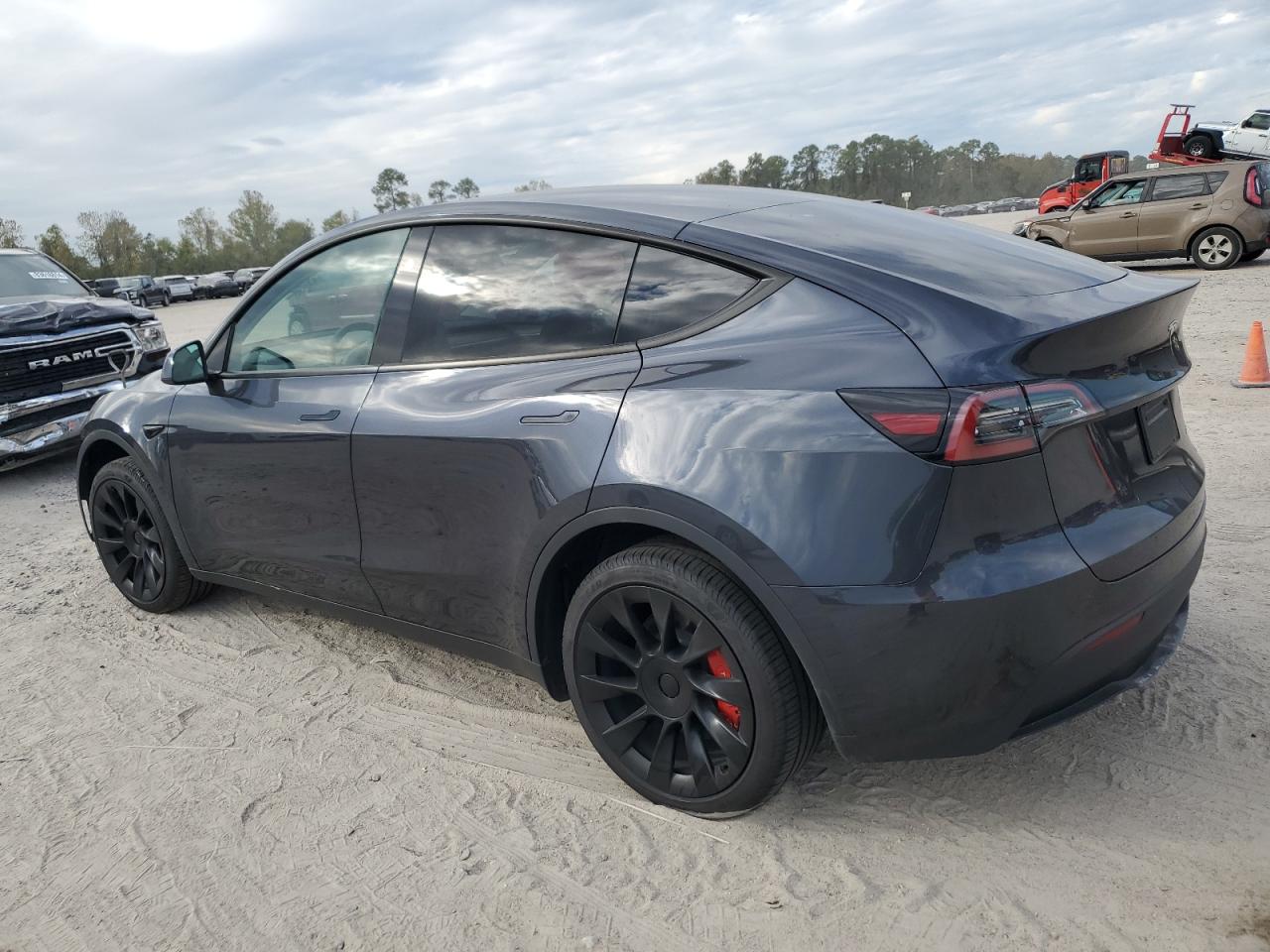 VIN 7SAYGDEE7RA285918 2024 TESLA MODEL Y no.2