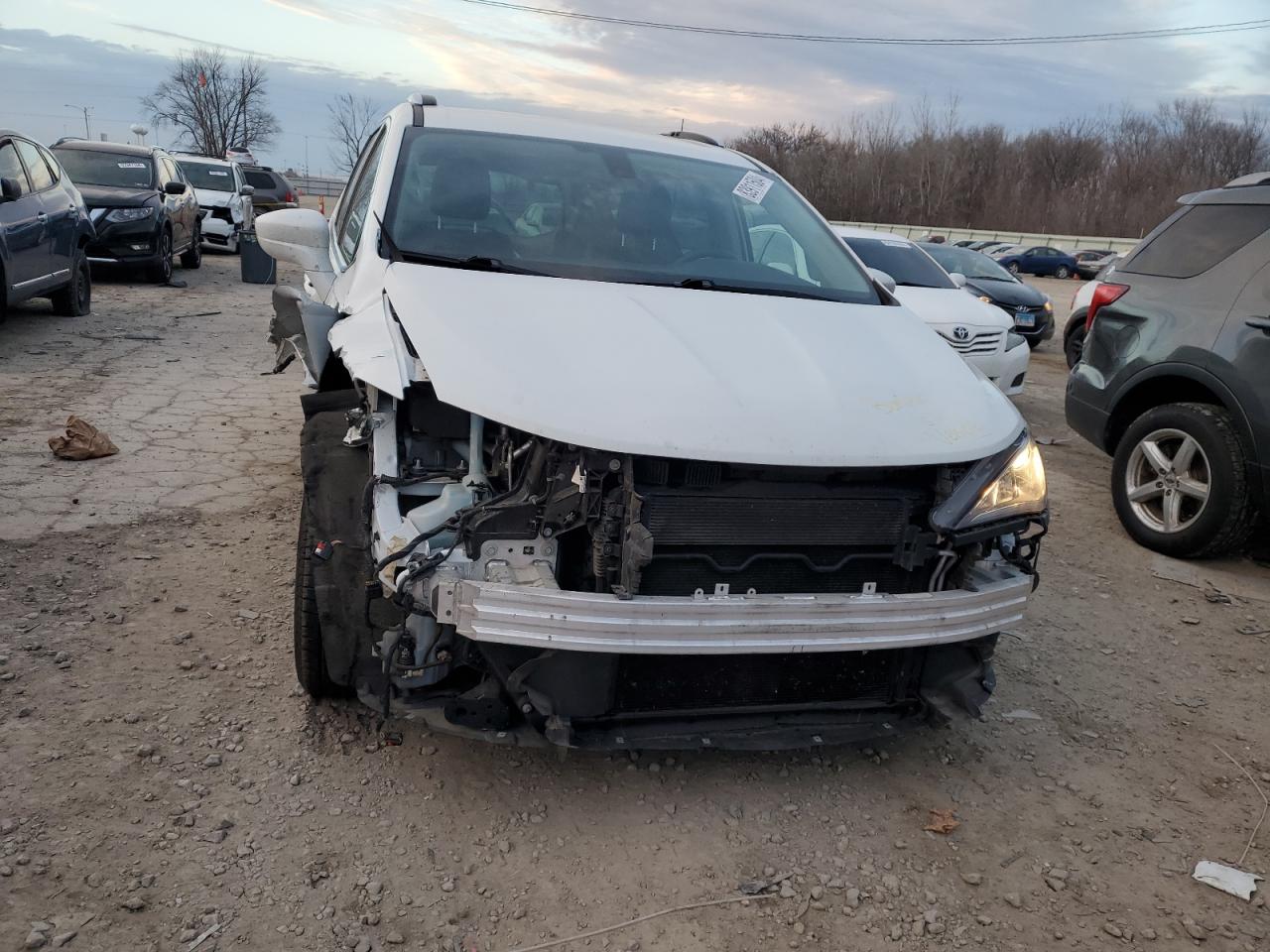 2017 Chrysler Pacifica - Image 5