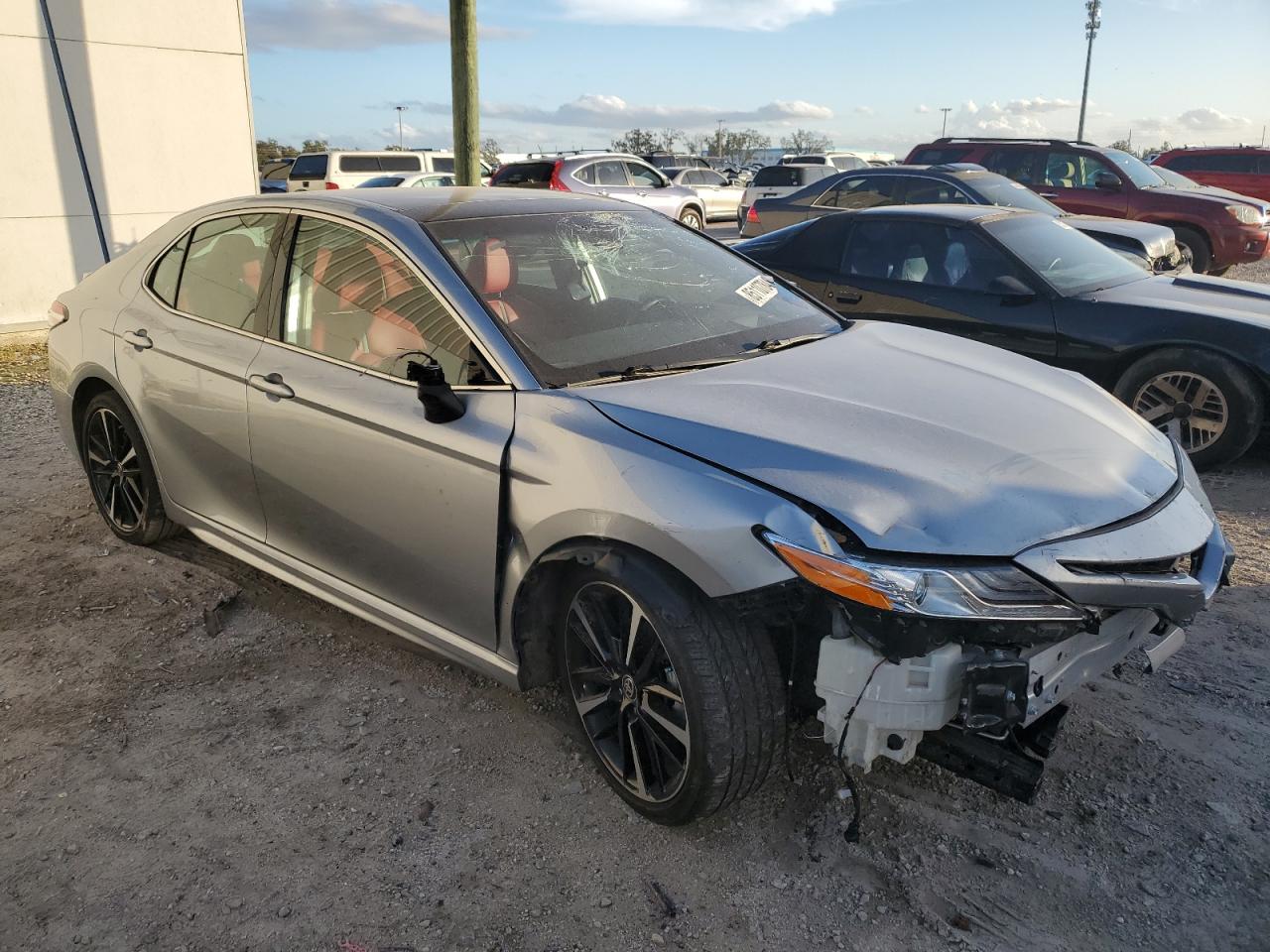 VIN 4T1KZ1AK5LU040619 2020 TOYOTA CAMRY no.4