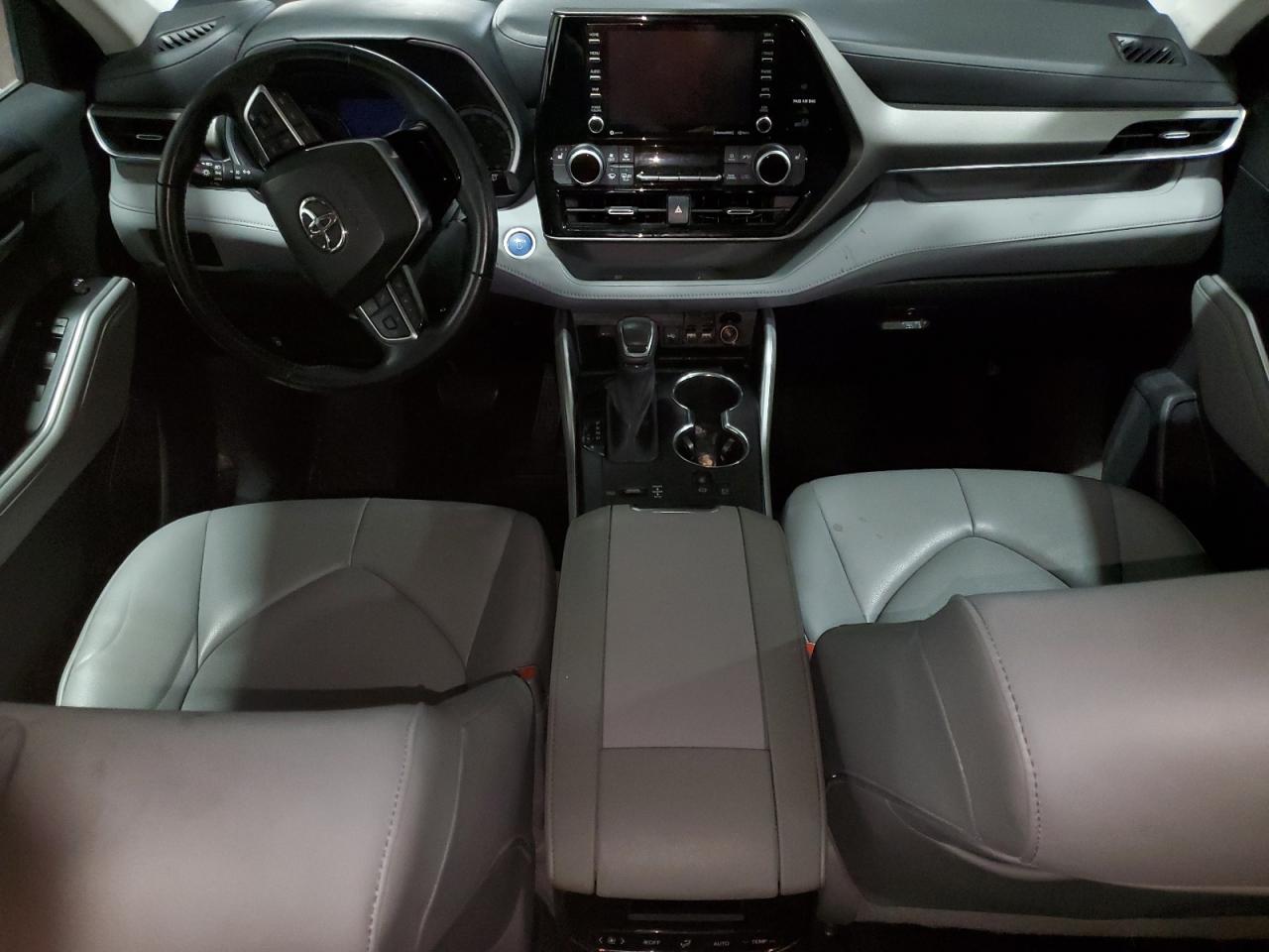 2021 Toyota Highlander - Image 8