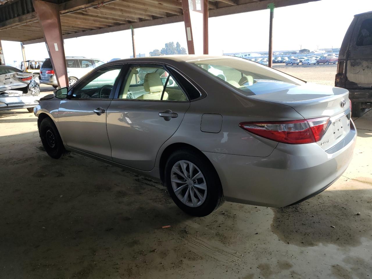 VIN 4T4BF1FK5GR572420 2016 TOYOTA CAMRY no.2