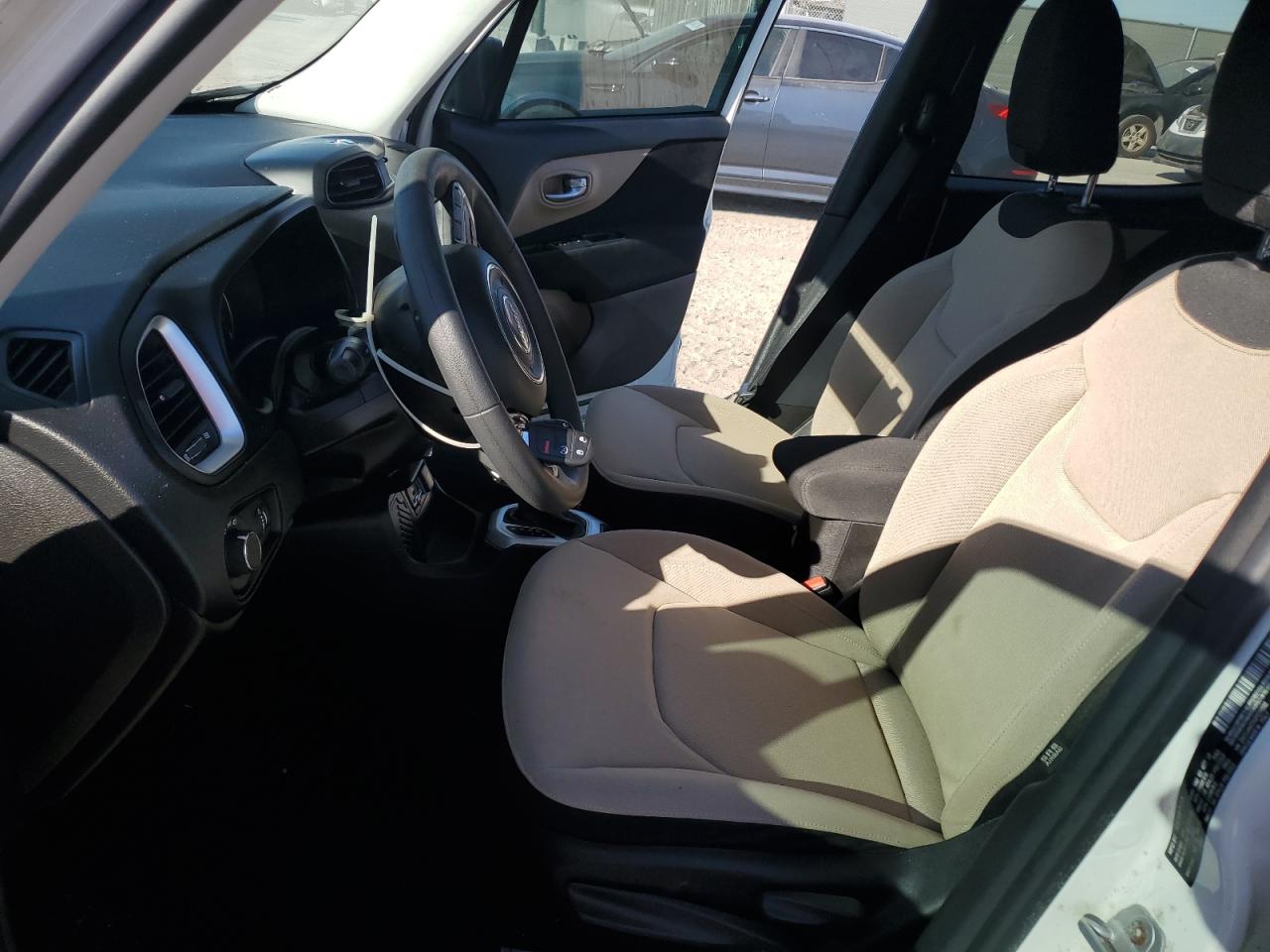 2016 Jeep Renegade - Image 7