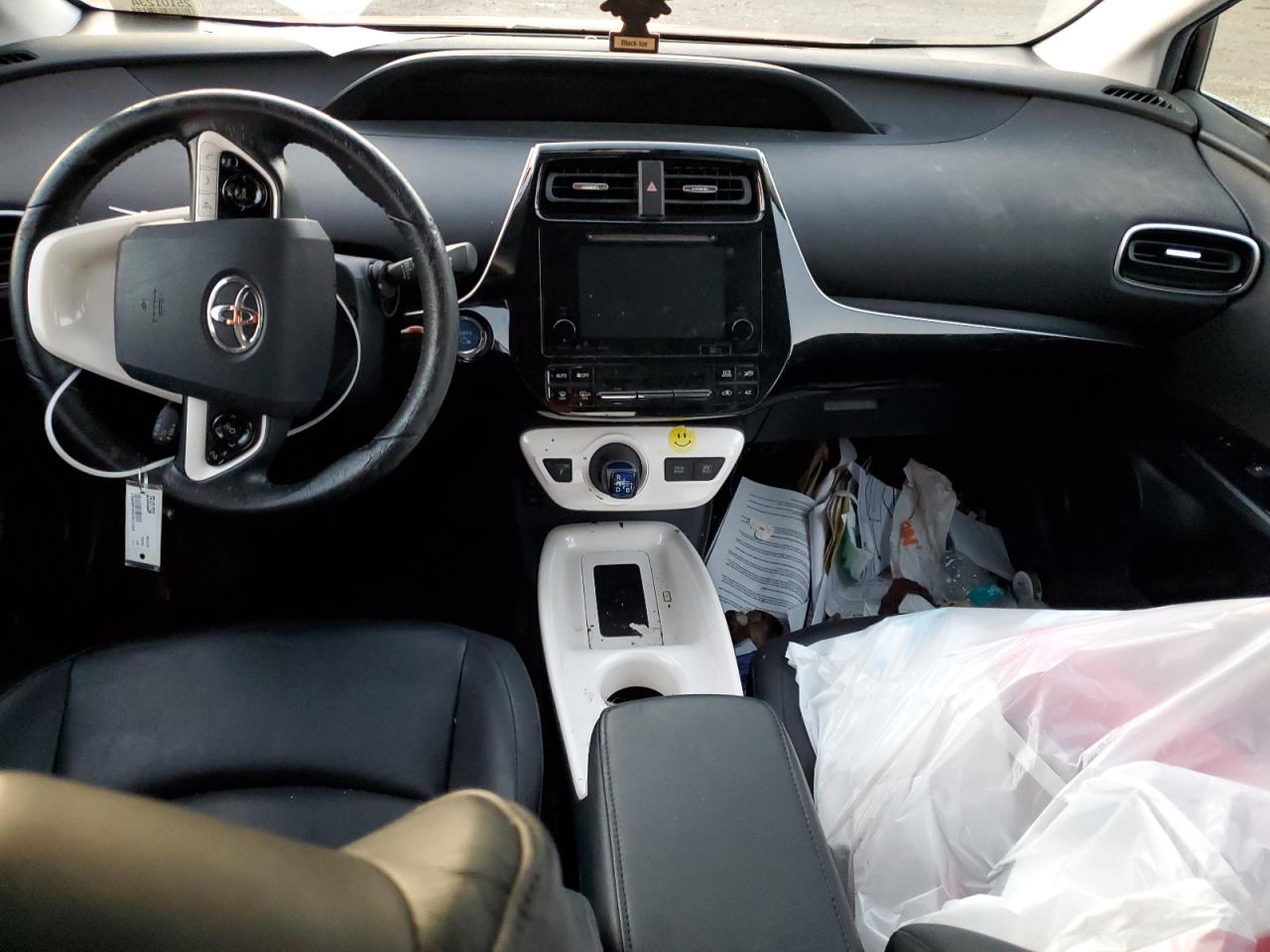 2016 Toyota Prius - Image 8