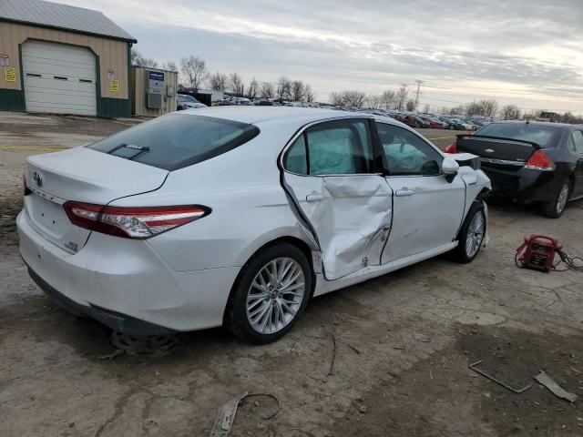  TOYOTA CAMRY 2018 Белы