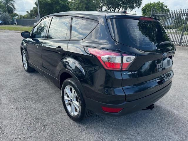  FORD ESCAPE 2018 Czarny