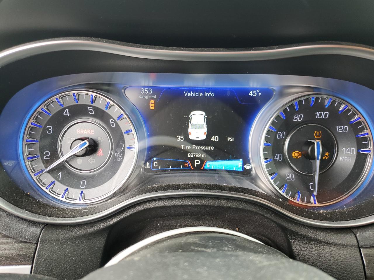 2017 Chrysler 300 - Image 9
