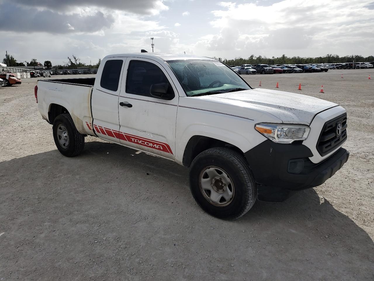 VIN 5TFRX5GN7HX093667 2017 TOYOTA TACOMA no.4