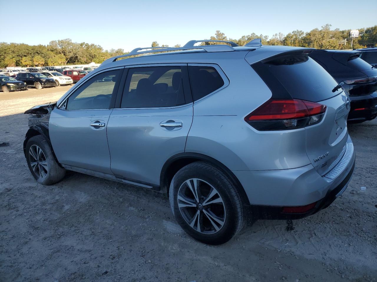 2017 Nissan Rogue - Image 2