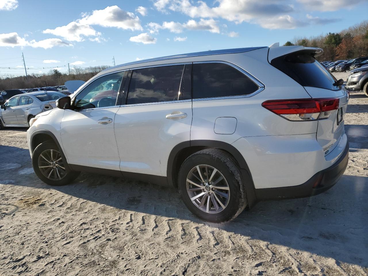 2019 Toyota Highlander - Image 2