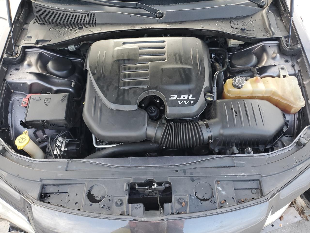 2014 Chrysler 300 - Image 11