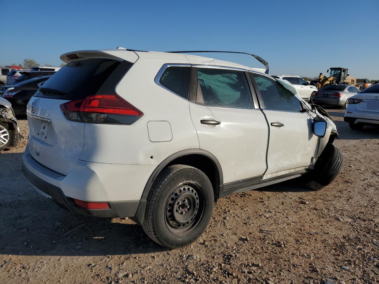 2017 Nissan Rogue - Image 3