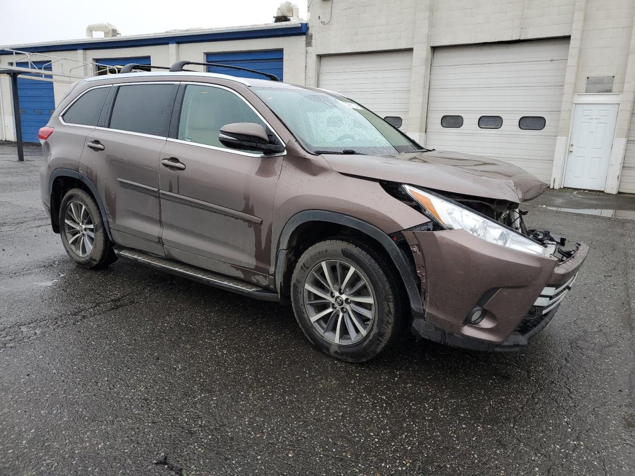 VIN 5TDJZRFH6JS872998 2018 TOYOTA HIGHLANDER no.4