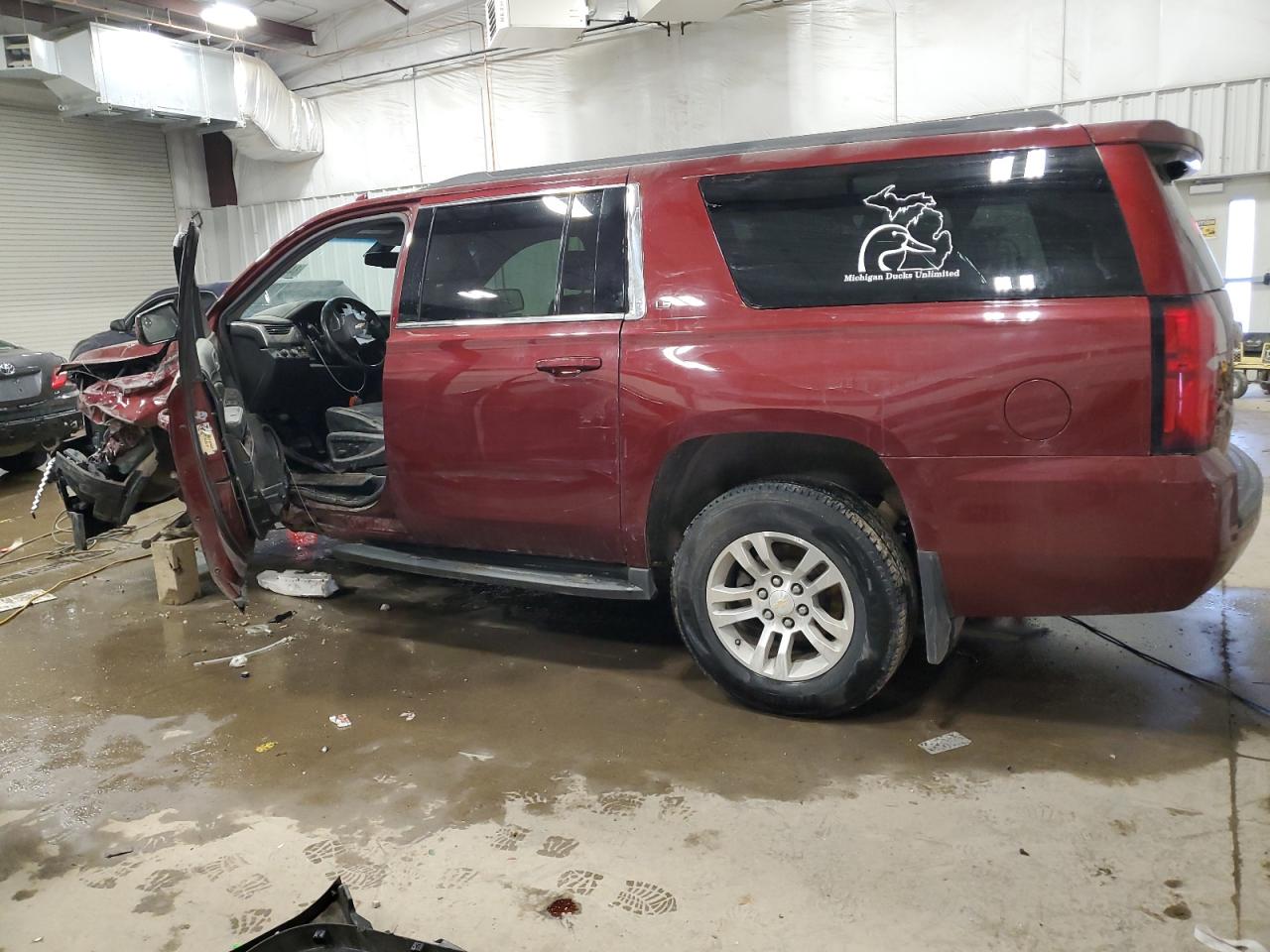 VIN 1GNSKGKC9GR186153 2016 CHEVROLET SUBURBAN no.2