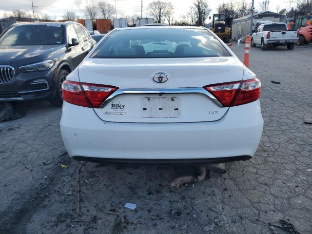 Sedans TOYOTA CAMRY 2015 Biały