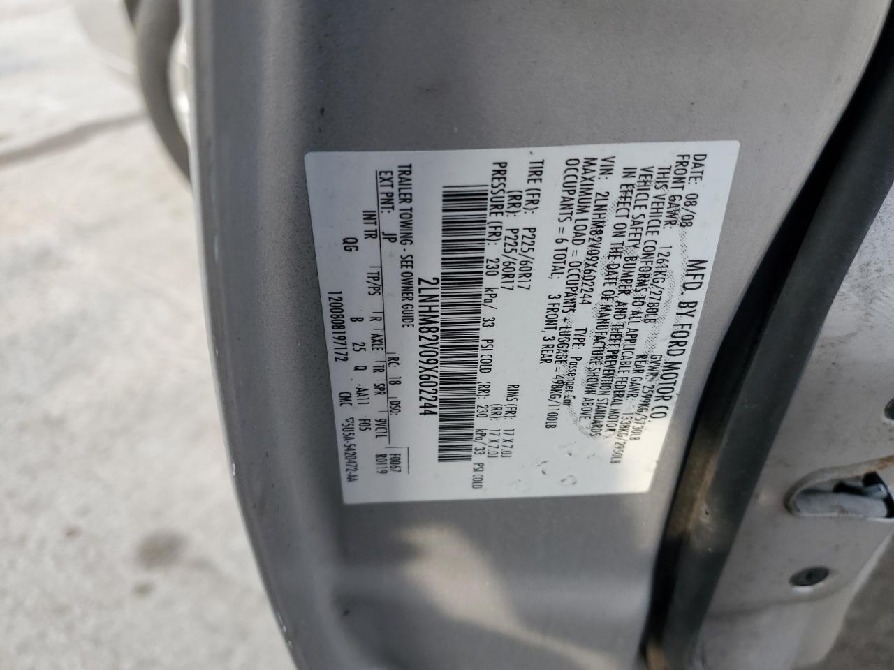 2009 Lincoln Town Car Signature Limited VIN: 2LNHM82V09X602244 Lot: 84258954