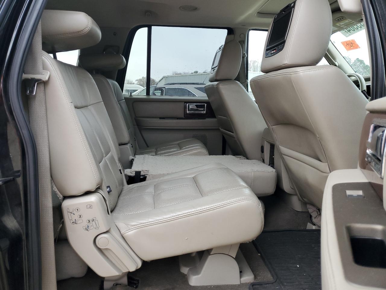 2013 Lincoln Navigator - Image 11