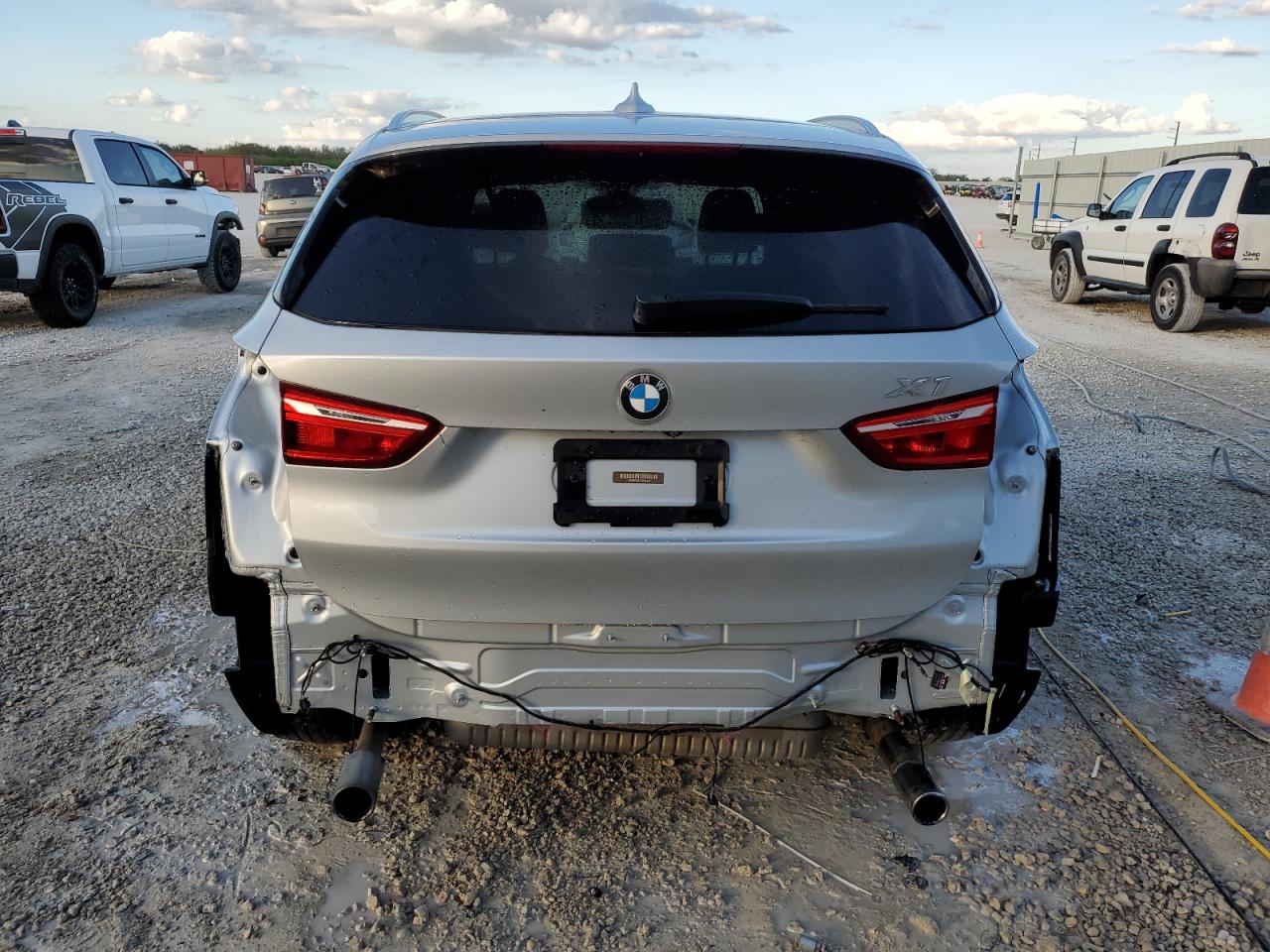 VIN WBXHT3C37J5K24228 2018 BMW X1 no.6