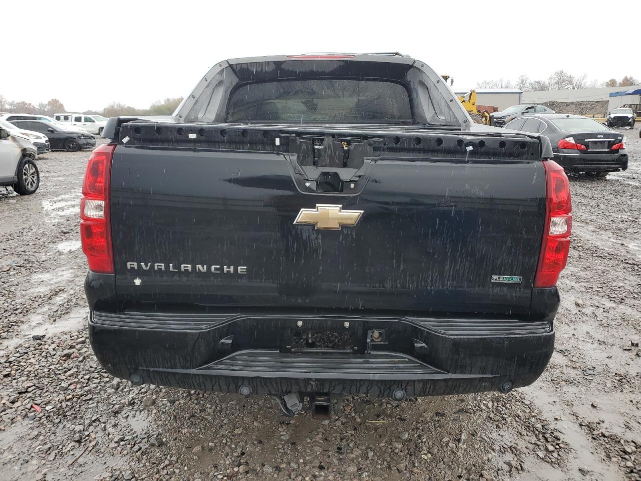 2011 Chevrolet Avalanche - Image 6