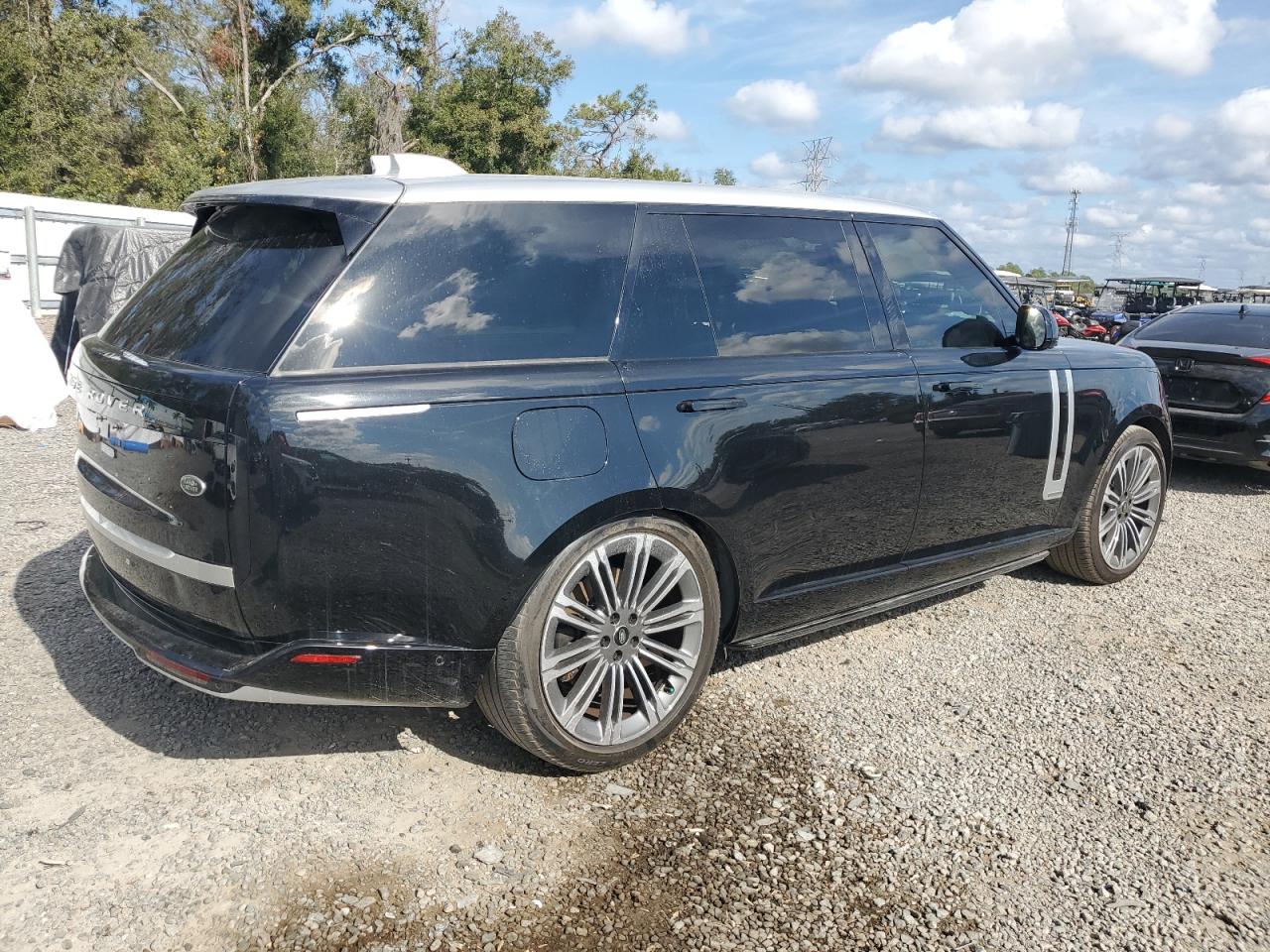 2023 Land Rover Range Rover - Image 3