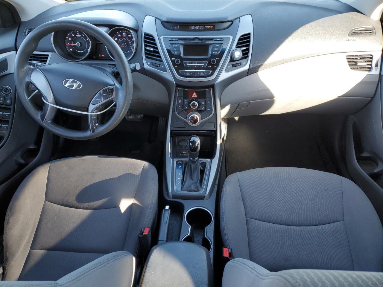 2016 Hyundai Elantra - Image 8