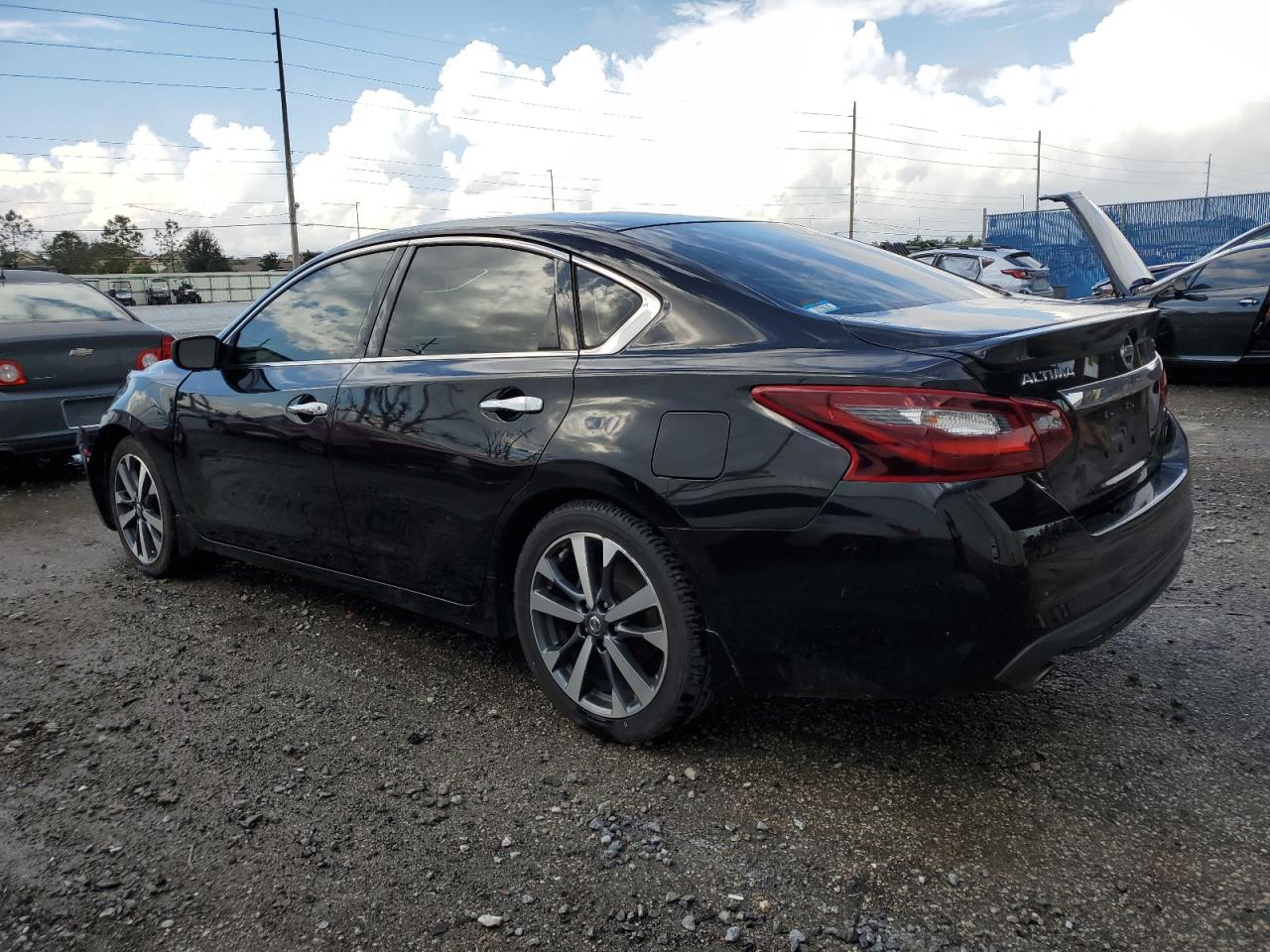 2017 Nissan Altima - Image 2